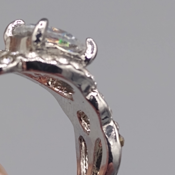 Twist Halo Rhinestone Silver tone Cocktail Ring 8 - Picture 7 of 11